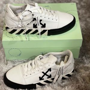 Off-White Low Vulcanized Sneakers (BrandNew)